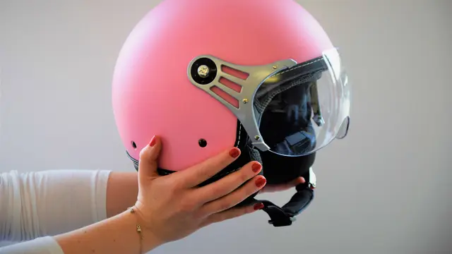 Penggunaan Tali Helm