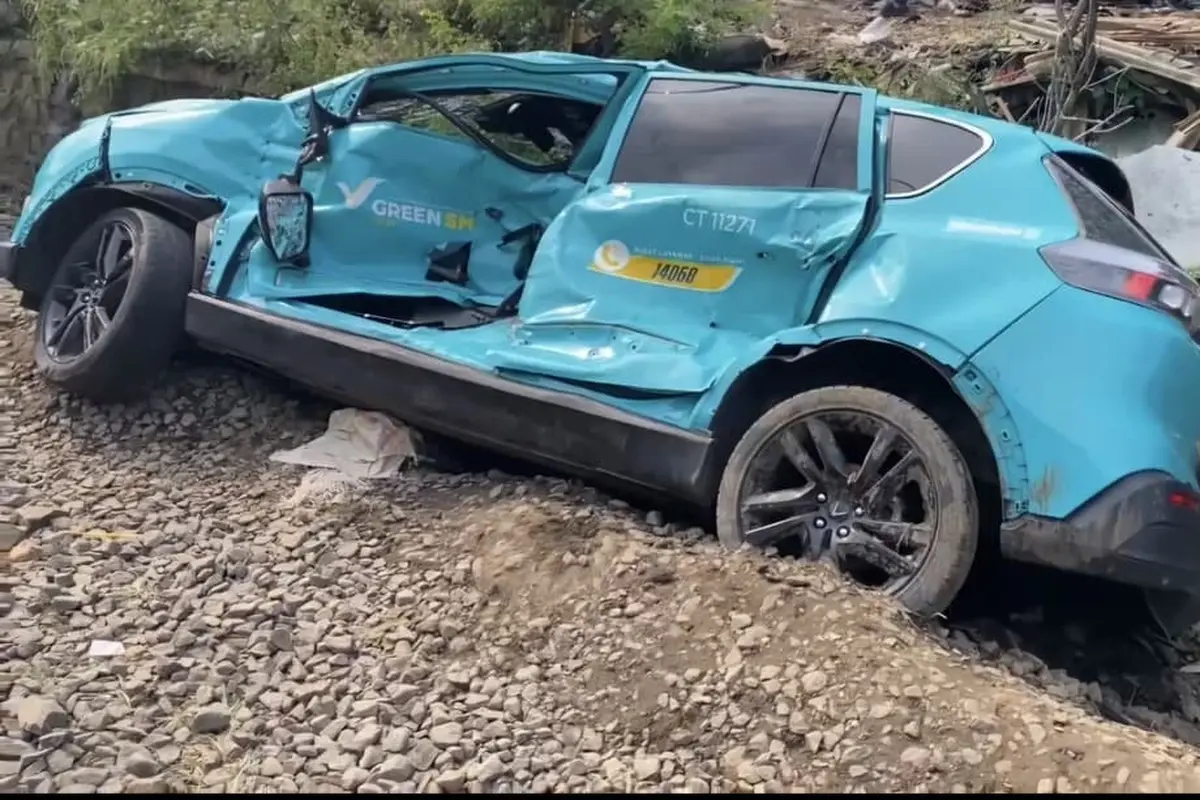 Taksi Green SM Penyebab kecelakaan kereta
