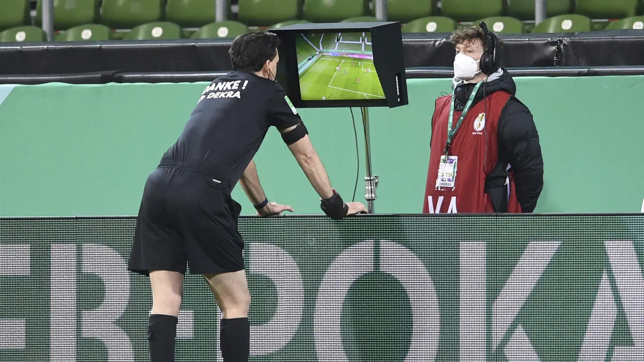 FOTO: Menang Dramatis 2-1 atas Werder Bremen, RB Leipzig Lolos ke Final DFB Pokal - Wasit Manuel Grafe; VAR