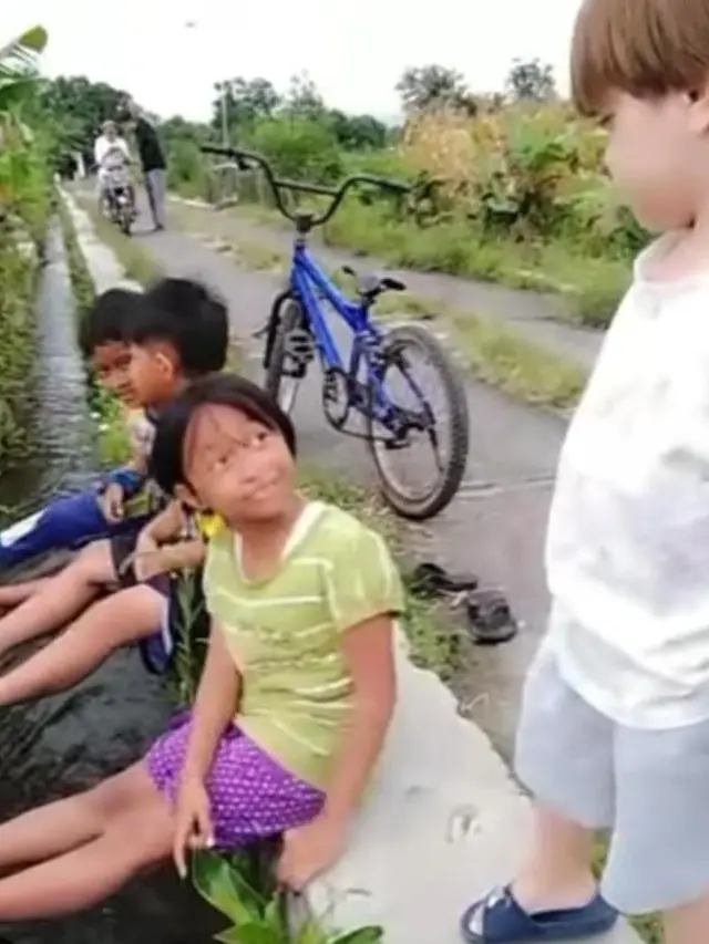 Potret Anak Celine Evangelista yang main bareng anak seumuran di Klaten, Jawa Tengah
