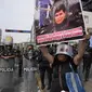 Penentang Presiden Peru Pedro Castillo berunjuk rasa di dekat Kongres di Lima, Peru, Rabu, 7 Desember 2022. (AP/Martin Mejia)