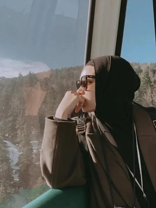 (Instagram/dewisandra)