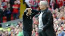 Pelatih Liverpool, Juergen Klopp, tampak kecewa saat pertandingan melawan Manchester United pada laga Premier League di Stadion Anfield, Sabtu (14/10/2017). Liverpool bermain imbang 0-0 dengan Manchester United. (AP/Rui Vieira)