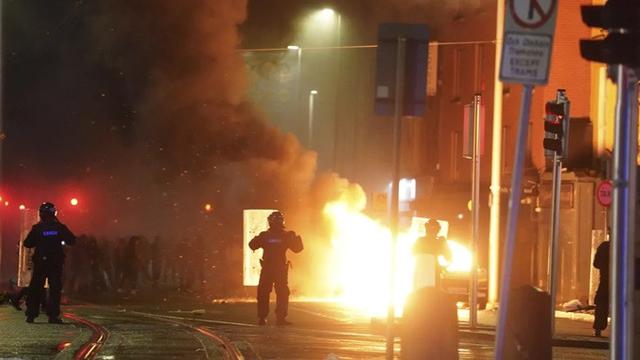 Protes diwarnai kekerasan di Dublin, Irlandia, pada Kamis (23/11/2023).