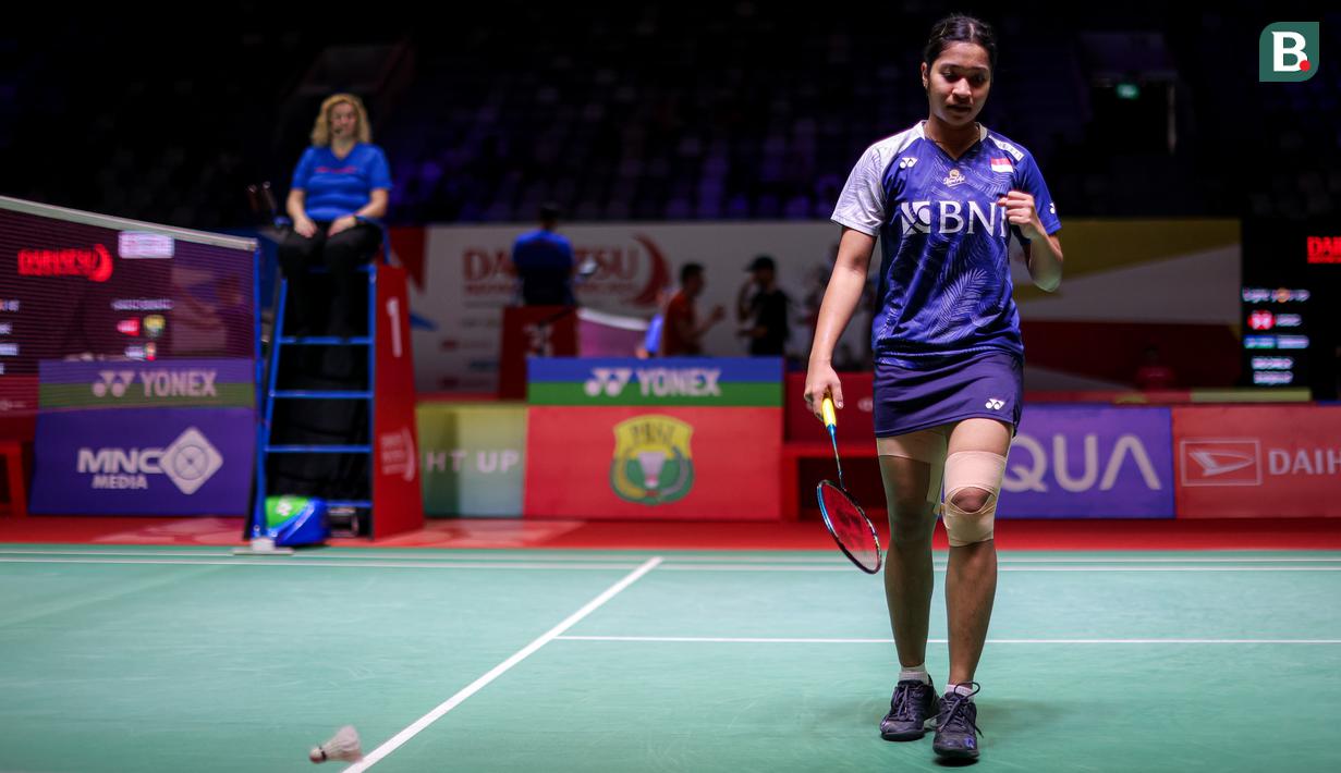 <p>Tunggal putri Indonesia, Ester Nurumi Tri Wardoyo, saat melawan wakil Thailand, Pitchamon Opatniputh pada babak penyisihan Indonesia Masters 2024 di Istora Senayan, Selasa (23/1/2024). Ester menang dengan skor 21-12, 3-1. (Bola.com/Bagaskara Lazuardi)</p>