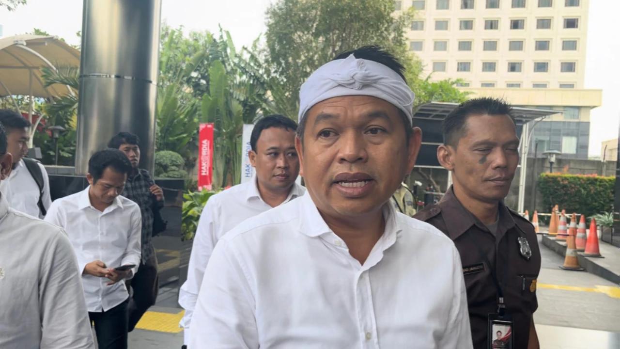 VIDEO: Momen Manis Demul Payungi Politisi Cantik Malaysia Hingga Salting Digombali di Subang