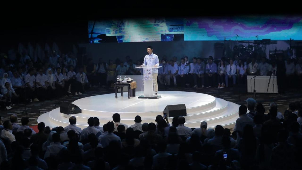 Suasana Apel Akbar TKN Muda untuk memenangkan pasangan Capres dan Cawapres Prabowo-Gibran di Jakarta Convention Center (JCC) Senayan, di Jakarta, Jumat (2/2/2024).