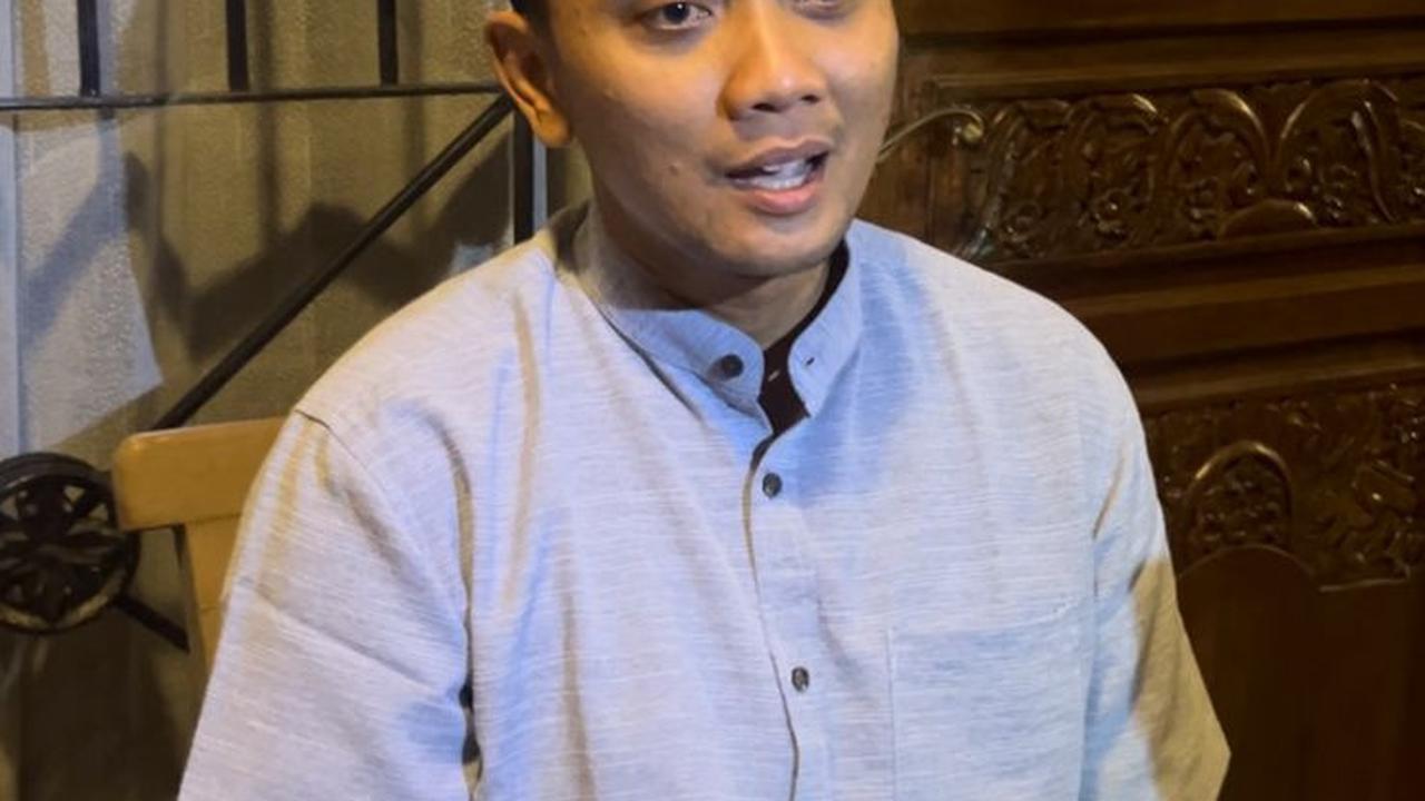 keluarga diplomat muda arya daru
