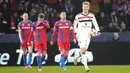 Pemain Manchester United, Rasmus Hojlund (kanan) melakukan selebrasi setelah mencetak gol ke gawang Viktor Plzen pada laga lanjutan Liga Europa 2024/2025 di Doosan Arena, Plzen, Republik Ceska, Jumat (13/12/2024). (AP Photo/Petr David Josek)