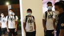 Pemain Timnas Indonesia saling menjaga jarak saat tiba di Stadion Madya, Jakarta. (Foto: Bola.com/M. Iqbal Ichsan)