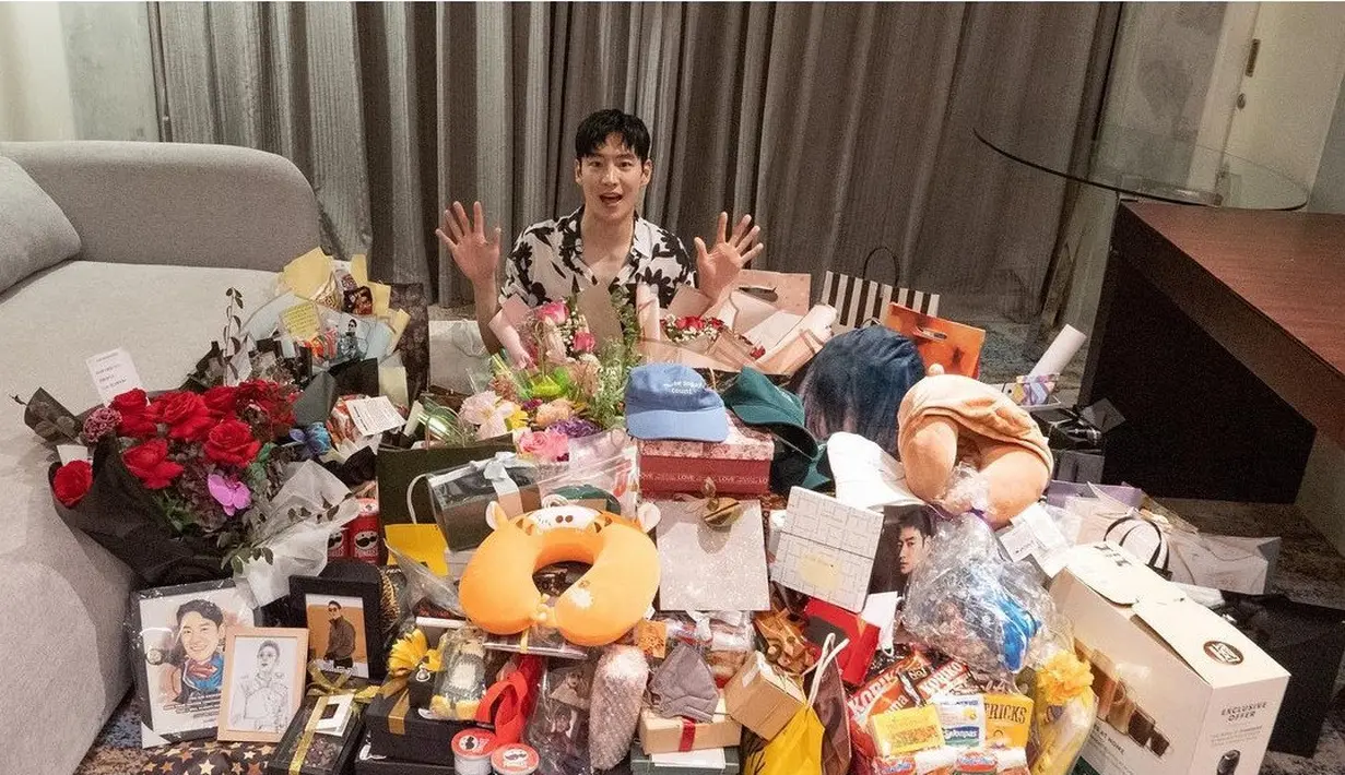 Potret Lee Je Hoon fan meeting di Indonesia. (Instagram/ leejehoon_official)