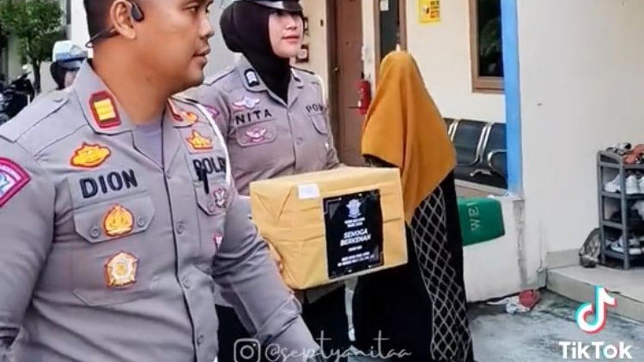 Viral momen polwan kunjungi panti asuhan balita di Semarang, penuh haru.