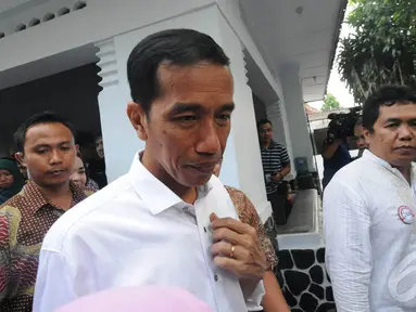 Capres Joko Widodo melakukan preskon sebelum malam debat calon presiden di Lenteng Agung, Jaksel, Senin (9/6/2014) (Liputan6.com/Herman Zakharia)