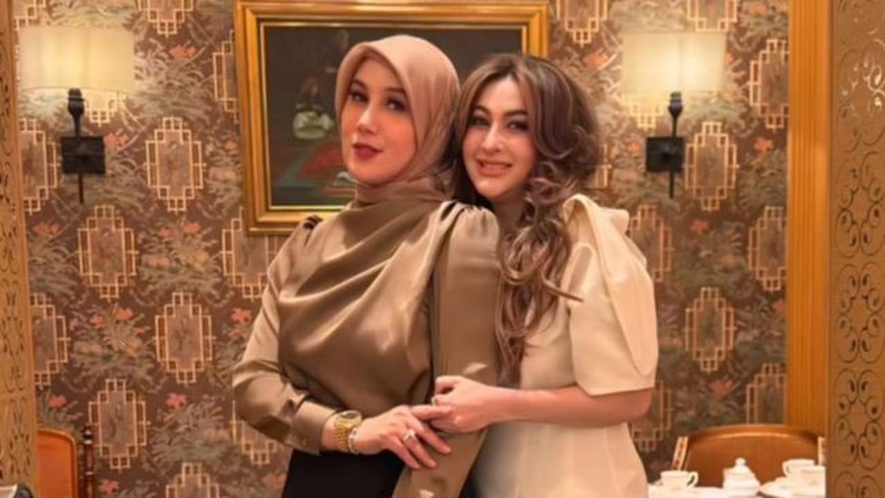 5 Potret Reunian Marini Zumarnis dan Diana Pungky Sang Ratu Sinetron Era 90-an, Bestie Awet Muda (credit: instagram.com/marinizumarnisreal).