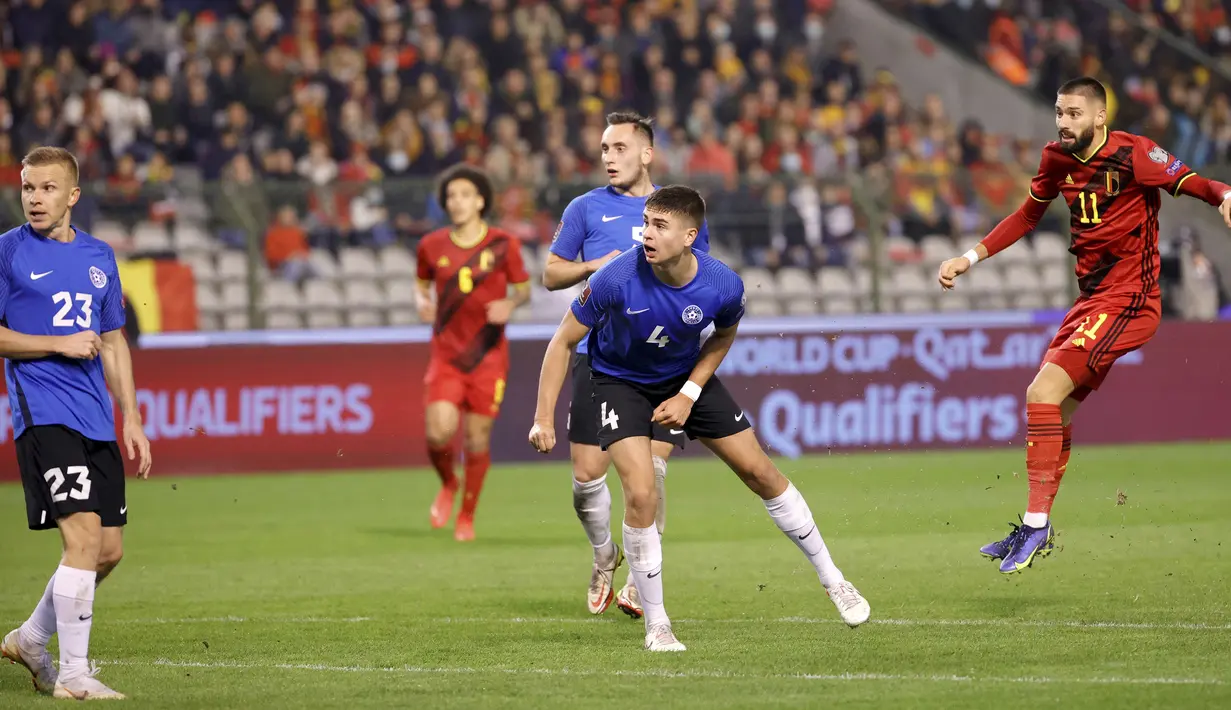 Babak kedua berjalan delapan menit, Belgia berhasil menggandakan keunggulan menjadi 2-0. Gol dicetak oleh Yannick Carrasco melalui tembakan jarak jauh usai menerima umpan Christian Benteke. (AP/Olivier Matthys)