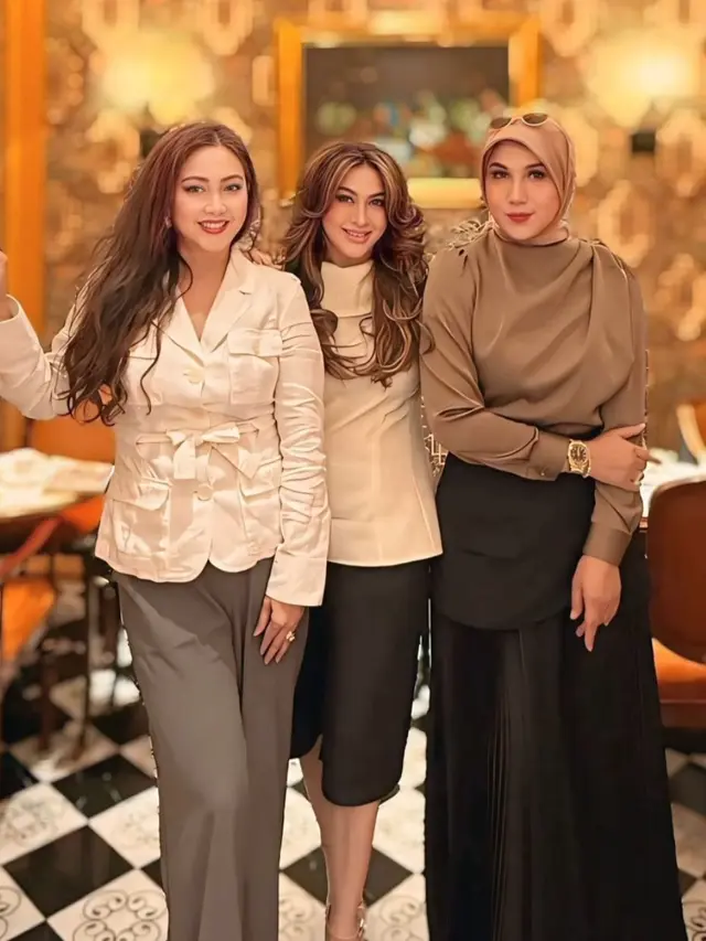 5 Potret Reunian Marini Zumarnis dan Diana Pungky Sang Ratu Sinetron Era 90-an, Bestie Awet Muda (credit: instagram.com/marinizumarnisreal).