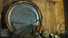  Aktivitas proyek pembangunan MRT di Jakarta, Rabu (14/12). PT MRT Jakarta‎ berencana mengajukan tambahan pendanaan dari Pemerintah Jepang melalui Japan International Cooperation Agency (JICA). (Liputan6.com/Angga Yuniar)