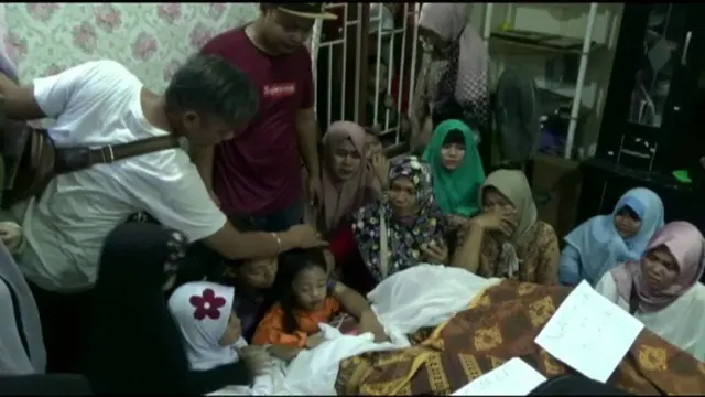 Tangis Haru Pecah Saat 3 Korban Kecelakaan Maut Tiba di Rumah Duka