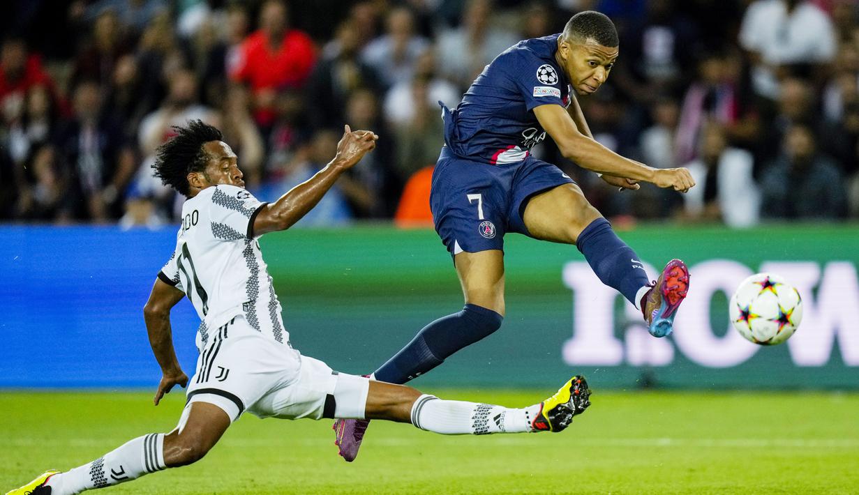 Kylian Mbappe mengamuk dengan memborong dua gol masing-masing pada menit kelima dan 22. (AP/Thibault Camus)