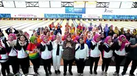 Penjabat (Pj) Ketua Tim Penggerak (TP) Pemberdayaan Kesejahteraan Keluarga (PKK) Sumatera Selatan&nbsp;(Sumsel) Tyas Fatoni membuka Fun Game Bowling Perwosi Sumsel (Istimewa)