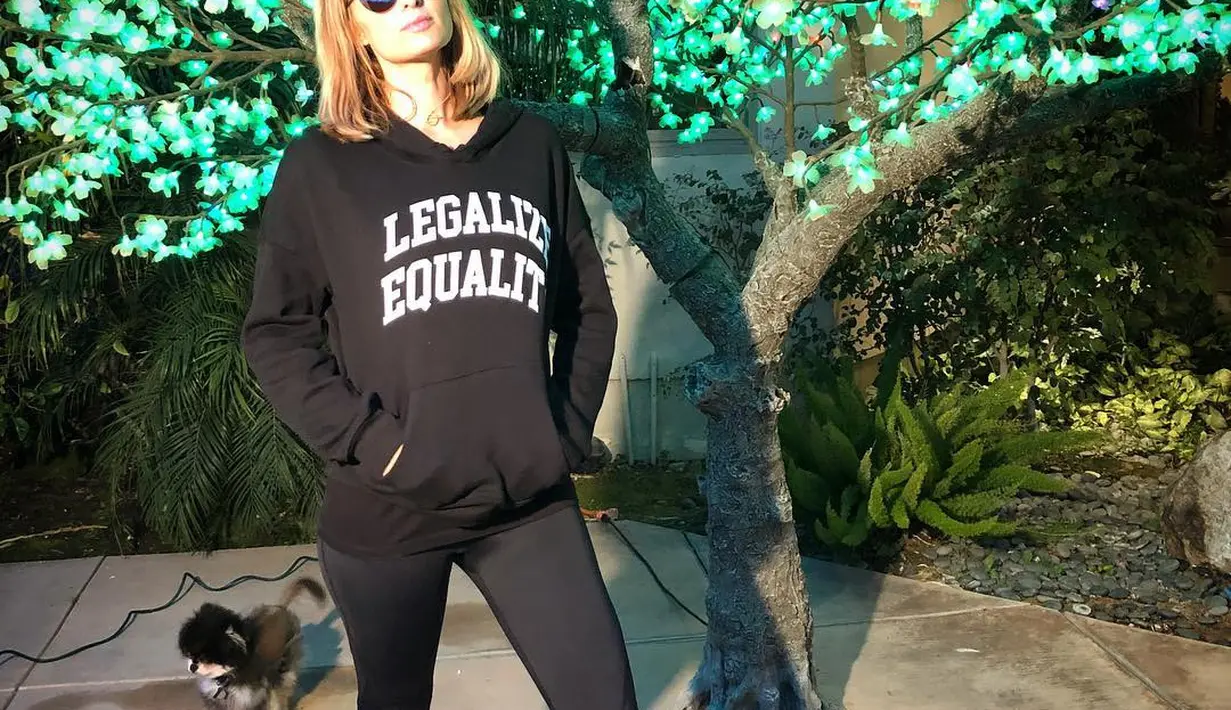 Dilansir dari USMagazine, Paris Hilton pun mengungkapkan alasan yang mencengangkan soal hubungannya. (instagram/parishilton)