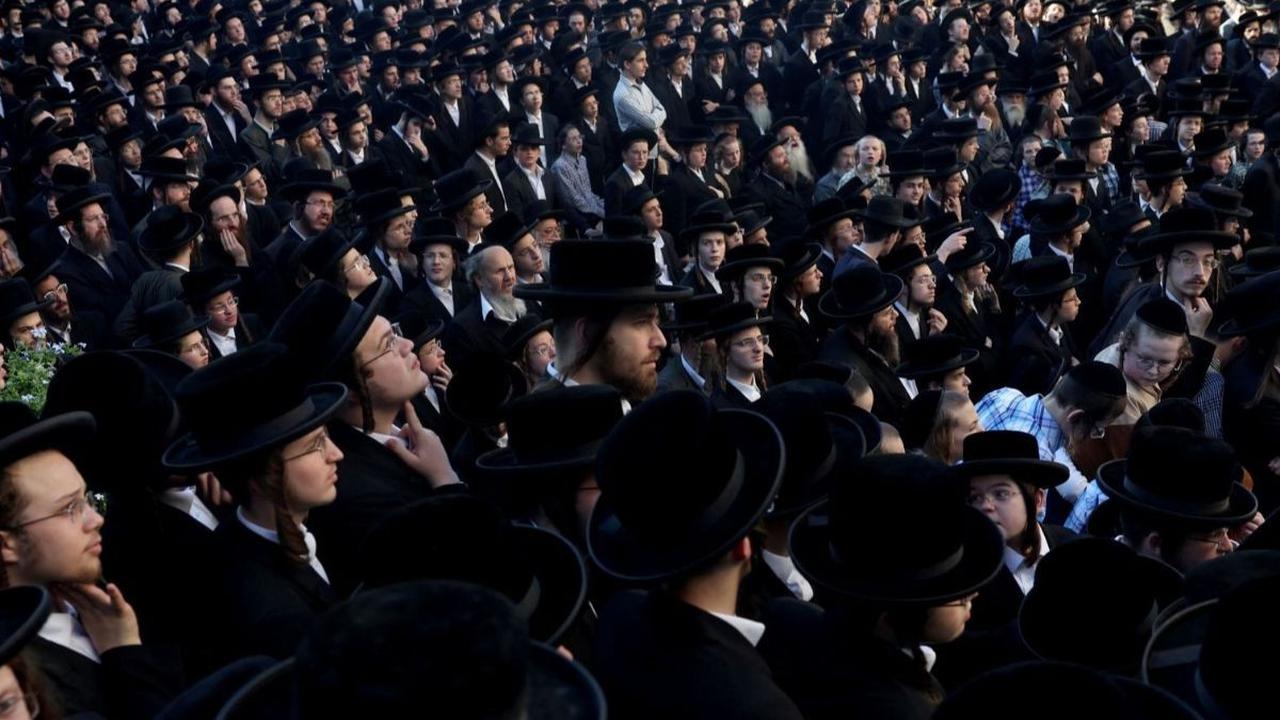 Keputusan tersebut mendorong parlemen Israel untuk mengesahkan rancangan undang-undang yang menurunkan usia pengecualian wajib militer dari 26 menjadi 21 tahun bagi pelajar seminari Yahudi ultra-Ortodoks. Foto: REUTERS / Ronen Zvulun<br>
