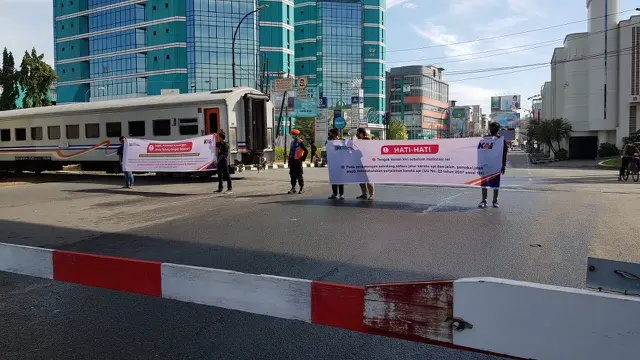 Sosialisasi keselamatan di perlintasan sebidang