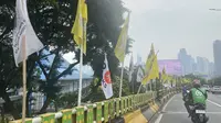 Bendera Golkar mejeng di rute arak-arakan atlet Sea Games (Radityo)