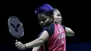 Pebulutangkis Indonesia, Apriyani Rahayu, saat melawan wakil Jepang, Ayako Sakuramoto/Yukiko Takahata pada Indonesia Open 2019 di Istora, Jakarta, Selasa (16/7). Pasangan Indonesia menang 21-15, 21-16. (Bola.com/M Iqbal Ichsan)