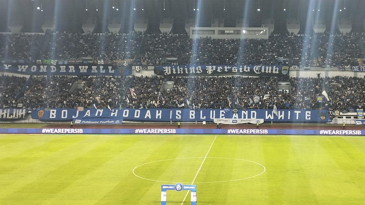 Dapat Dukungan Lewat Spanduk Bobotoh, Bojan Hodak Senang dan Termotivasi Berikan yang Terbaik untuk Persib