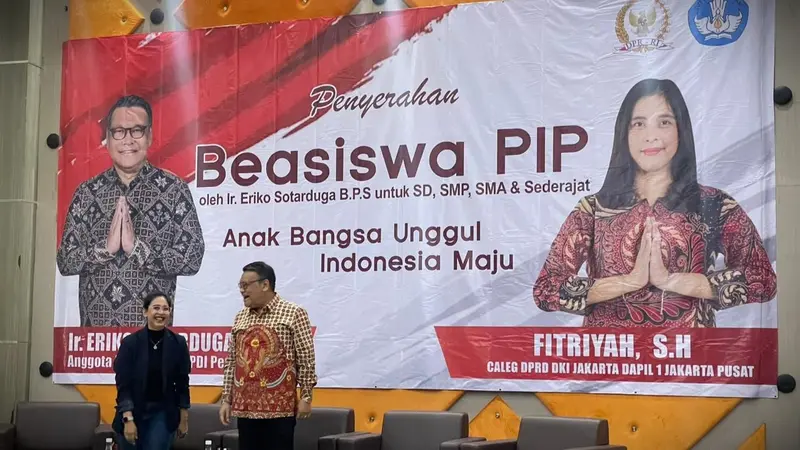 Politikus PDI Perjuangan (PDIP) Eriko Sotarduga dan Fitriyah