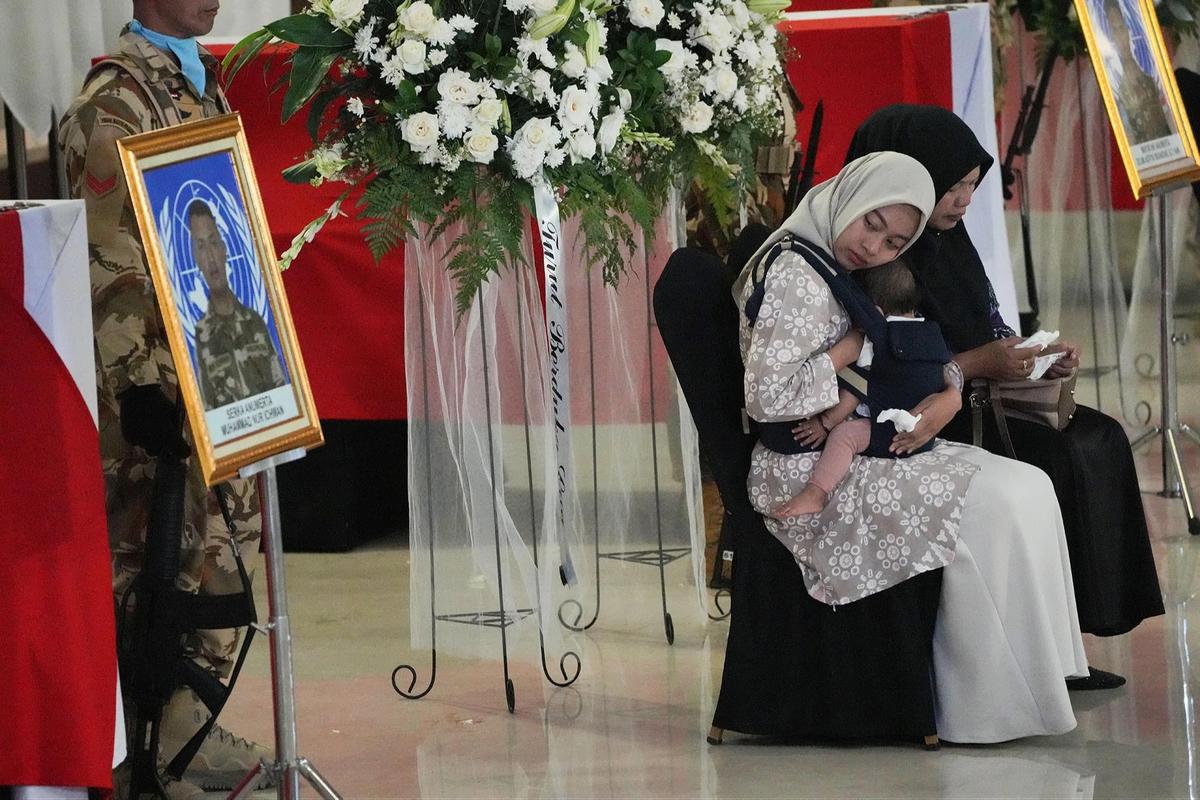 FOTO: Isak Haru Iringi Kepulangan Tiga Prajurit yang Gugur di Lebanon