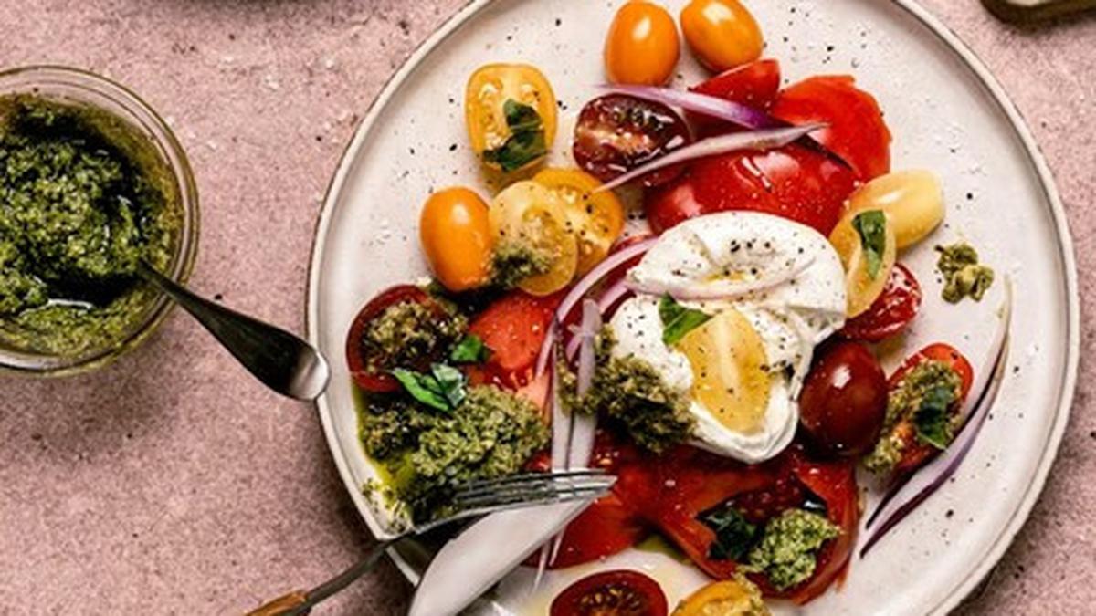 Resep Burrata Salad yang Segar, Creamy dan Mudah Dibuat di Rumah