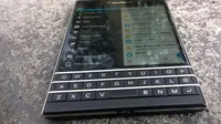 Keyboard fisik di BlackBerry Passport telah dibekali banyak fitur baru.