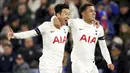 Pemain Tottenham Hotspur, Heung-Min Son, bersama Brennan Johnson, merayakan gol ke gawang Crystal Palace pada laga Liga Inggris di Stadion Selhurst Park Sabtu (28/10/2023). Spurs menang dengan skor 2-1. (PA/Via AP/(John Walton)