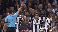 Juan Cuadrado menjadi pemain ketiga yang mendapat kartu merah pada laga final sepanjang sejarah Liga Champions. (AFP/Filippo Monteforte)