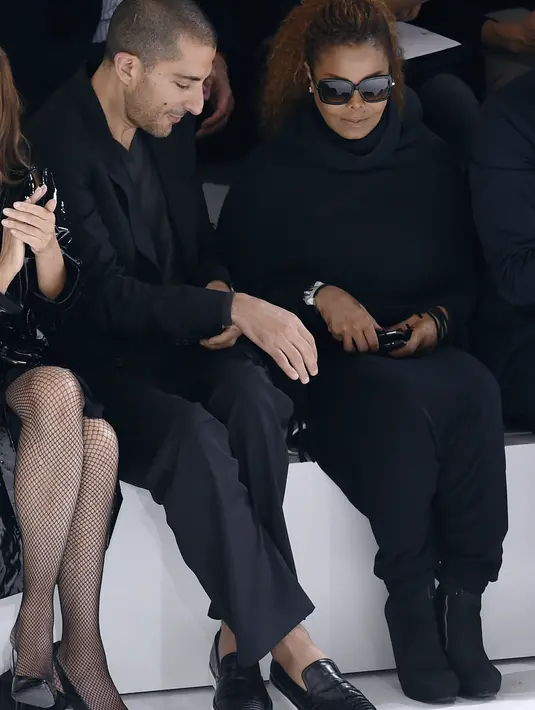 Unggahan tulisannya itu menandakan jika dirinya baik-baik saja. Selain itu, bersama sang suami ia juga sedang menunggu kelahiran anak pertamanya yang kabarnya tinggal menunggu waktu. (AFP/Bintang.com)