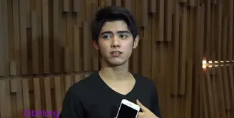 Alinado Syarief semakin kurus, semua karena program diet yang ia jalani, sayangnya tubuh Aliando yang semakin kurus membuat teman-temannya protes.