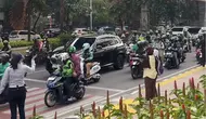 Kala BMW X5 Bikin Macet Kuningan, Pemiliknya Justru Tuai Pujian