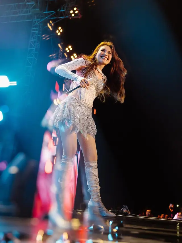 Baju Ayu Ting Ting saat Konser (Foto: Instagram @ayutingting92)