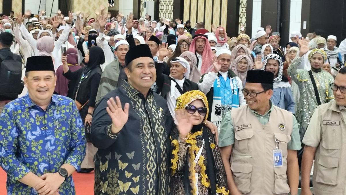 Tangis Haru Hj Jumariah Si Ikon Haji Global 2026, Baru Tiba di Tanah Air Ingin Balik Lagi ke Tanah Suci