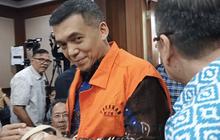 Pakai Baju Batik, Silmy Karim Hadiri Sidang Perdana