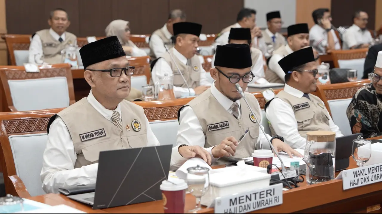 Menteri Haji dan Umrah, Mochamad Irfan Yusuf saat rapat bersamaKomisi VIII DPR RI (Istimewa)