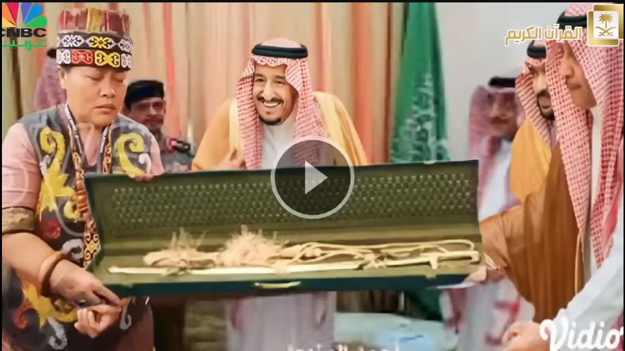 Foto yang mengklaim Ida Dayak mendapatkan hadiah dari Raja Salman.