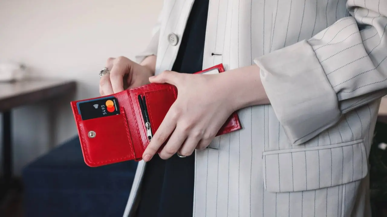 Cari Dompet Kartu Wanita Terbaik? Ini Rekomendasi yang Praktis dan Stylish