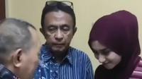 Polisi berhasil mengamankan pria lanjut usia (lansia) yang sempat viral usai terekam marah-marah dan meneriaki seorang wanita sebagai teroris. (Dok. Tangkapan Layar Media Sosial Polsek Grogol Petamburan)