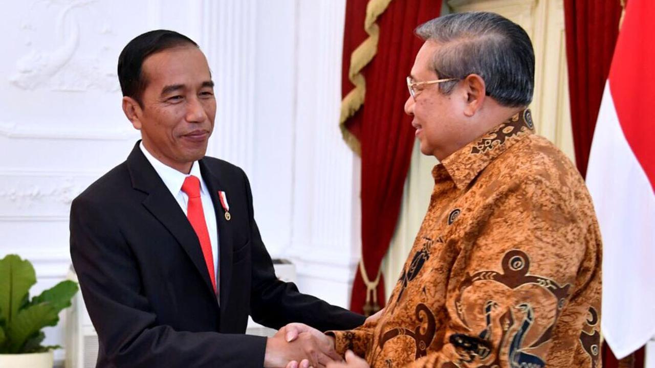 Sebelumnya, Deputi Bappilu Partai Demokrat, Kamhar Lakumani mengatakan SBY bertemu Presiden Jokowi membahas terkait politik kebangsaan dan politik kenegaraan.<br>