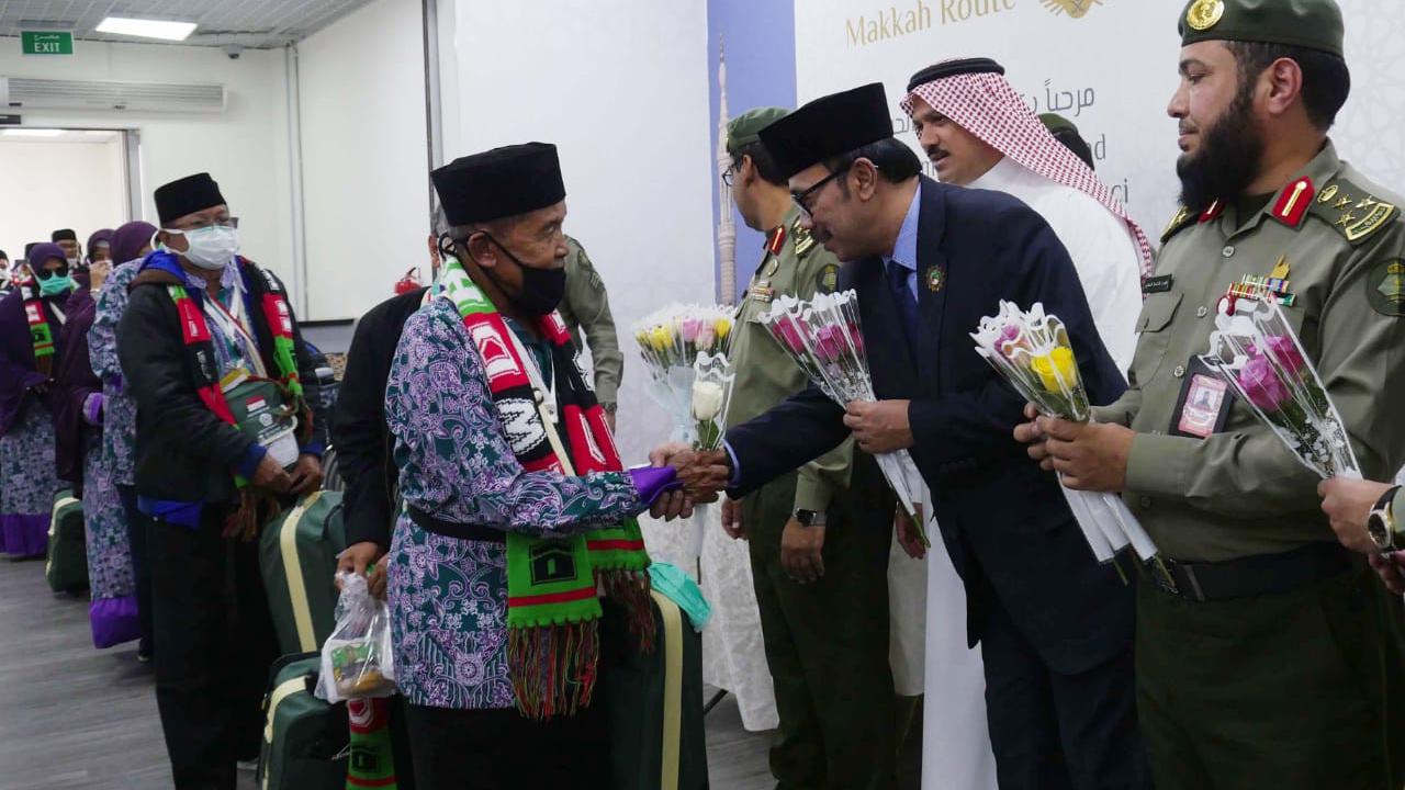 Jemaah haji melalui Makkah Route di Bandara Prince Mohammed bin Abdul Aziz. Foto: Darmawan/MCH