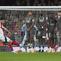 Declan Rice mencetak gol lewat tendangan bebas akurat saat Arsenal mengalahkan Real Madrid pada leg 1 perempat final Liga Champions 2024/2025 di Emirates Stadium, Rabu (9/4/2025) dini hari WIB. (AP Photo/Frank Augstein)
