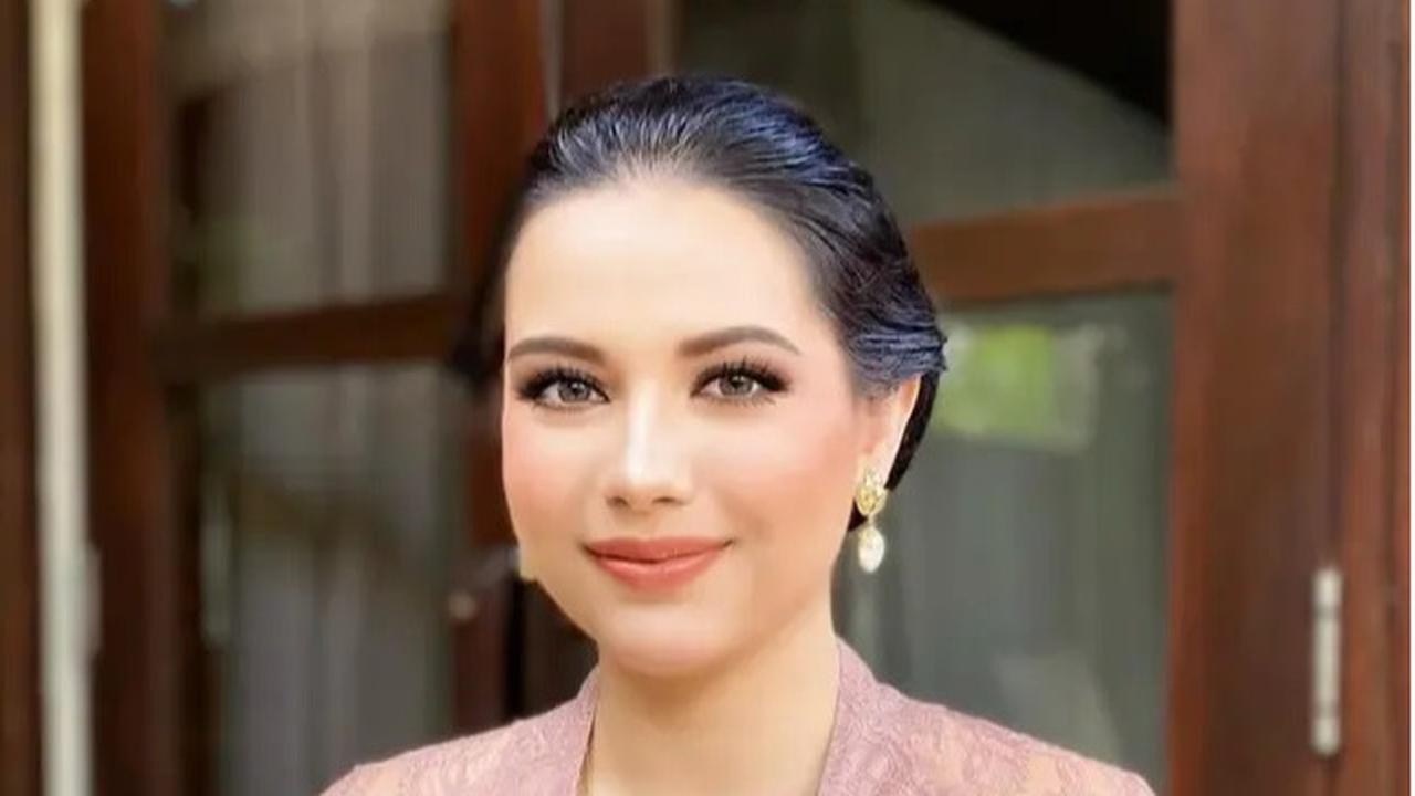Potret Elodie Bouttier, Cantik Berkebaya saat Pernikahan Luna Maxime